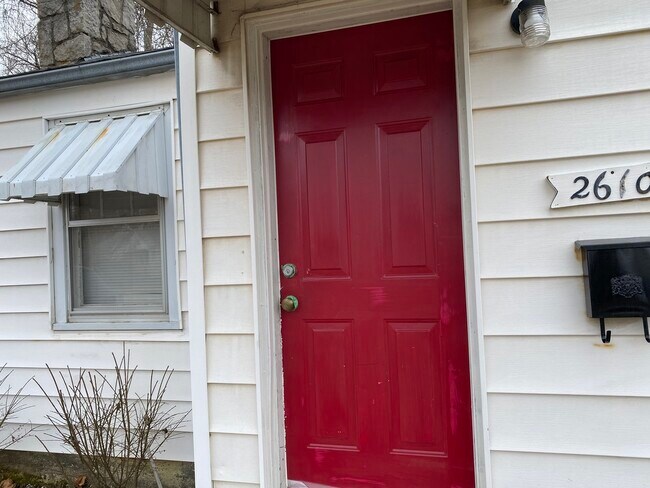 entrada - 2610 E. Cherry