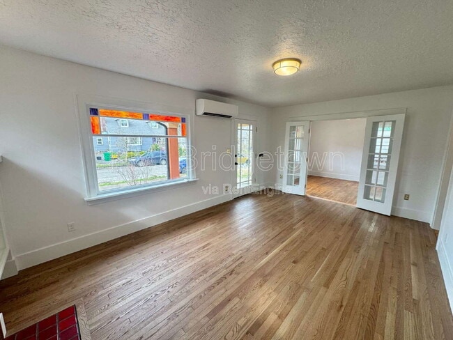 Foto del edificio - 7300 N Mobile Ave