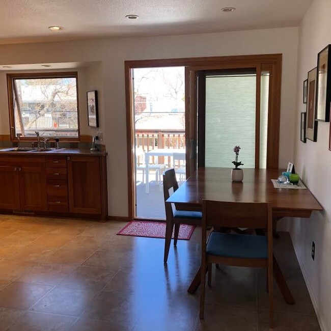 Foto del edificio - Updated 4 Bed 2 Bath Home In Ideal South B...