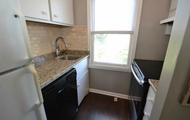 Foto del edificio - Wonderfully Renovated Downtown Condo