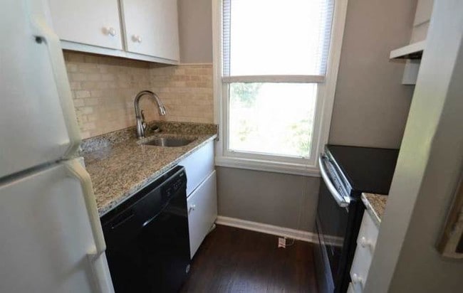Building Photo - Wonderfully Renovated Downtown Condo