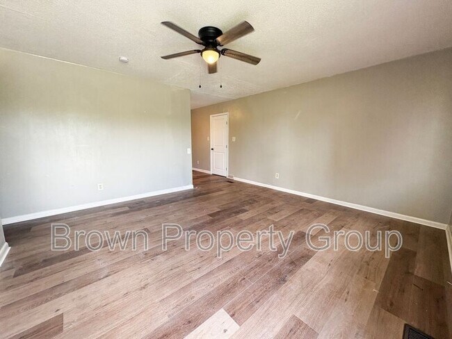 Foto del edificio - 707 Odell Rd