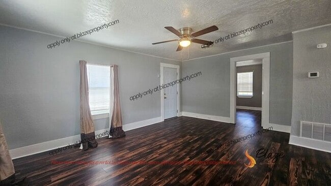 Building Photo - 2 Bedroom Cottage in Clarendon
