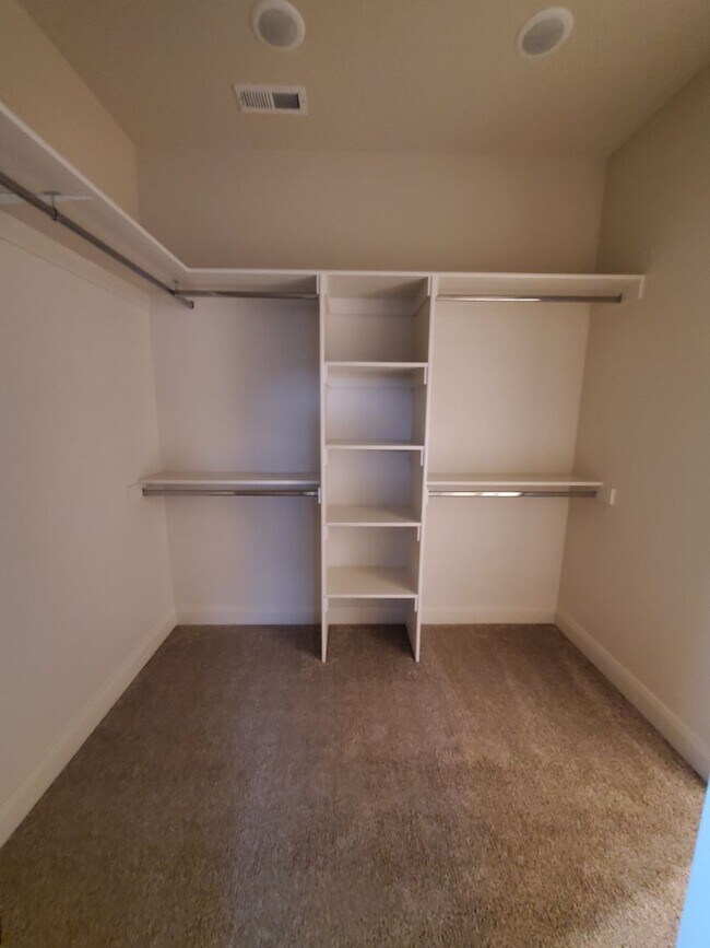 Foto del edificio - 4 Bed 2.5 Bath in Crescent Hills subdivision