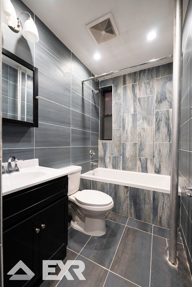 Foto del edificio - 30 Rogers Ave