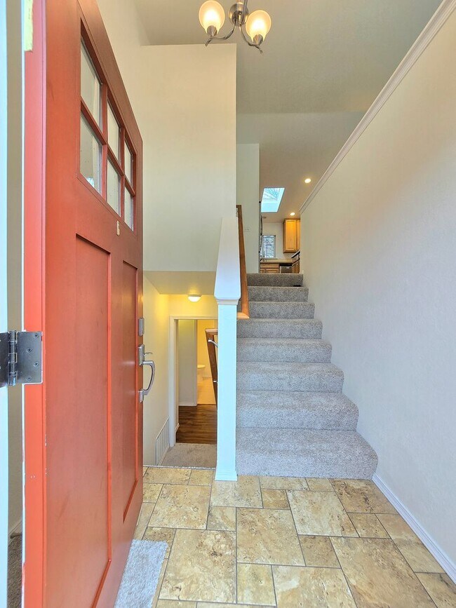 Building Photo - Spacious Home in Lake Stevens Available Now!  Pet Friendly