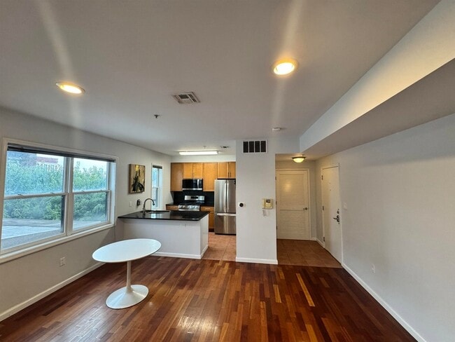 Photo - 515 30th Street Unit 2B Apartment