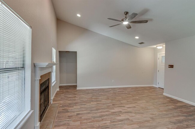 Building Photo - 8240 Willis Ln