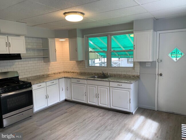 Foto del edificio - 6119 Walton Ave