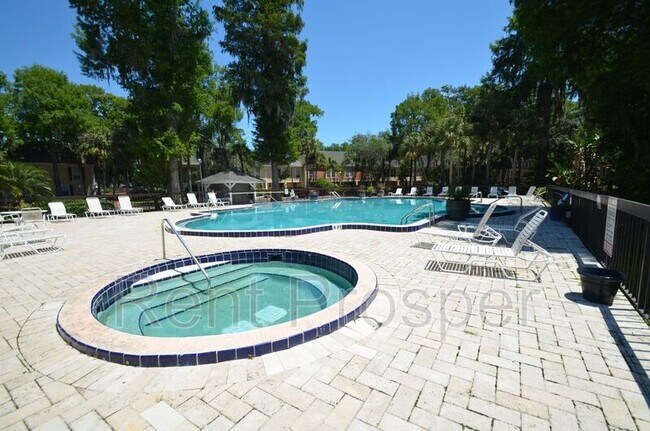 Building Photo - 4140 Versailles Dr
