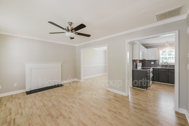 Foto del edificio - 589 Lakeside Valley Dr