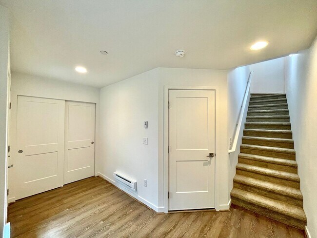 Building Photo - Townhome Available in Upton Crossroads Vil...