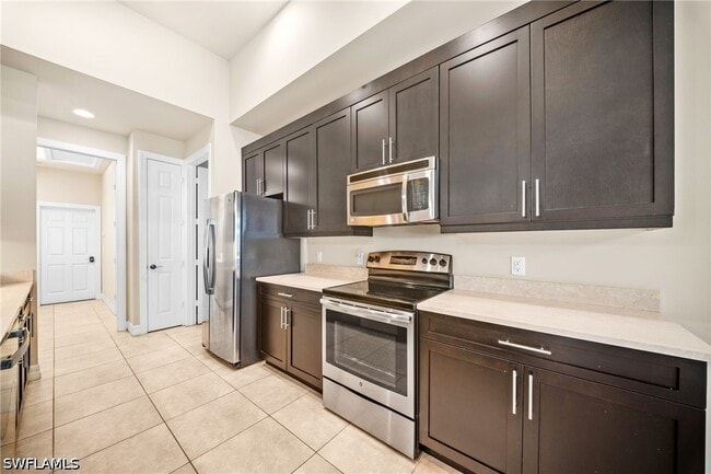 Foto del edificio - 1221 Briarwood Ct