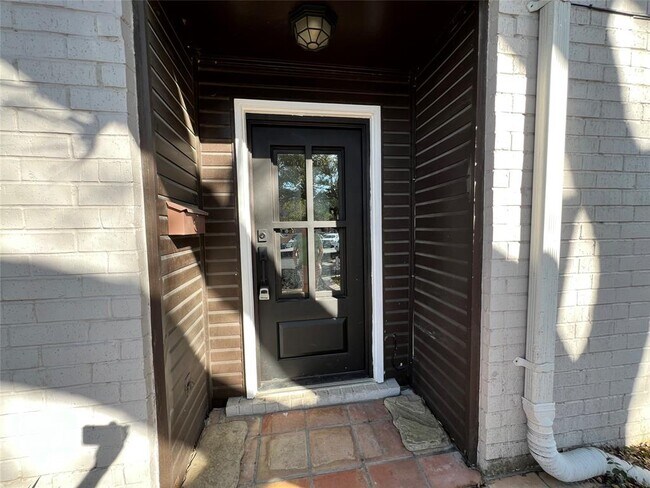 Building Photo - 917 S Ripple Creek Dr