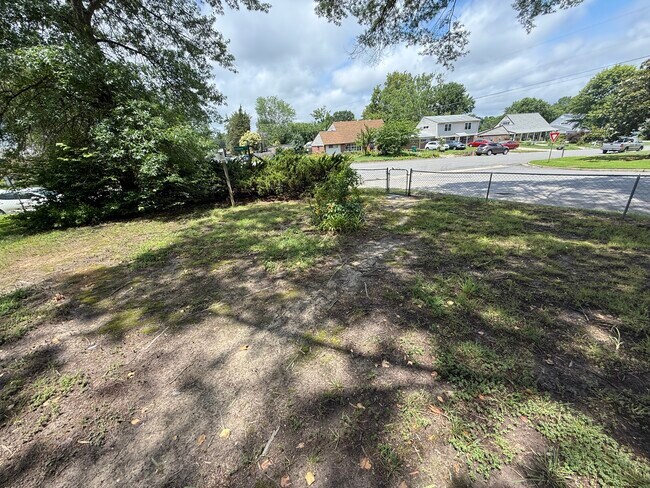 Foto del edificio - 1205 Andover Rd
