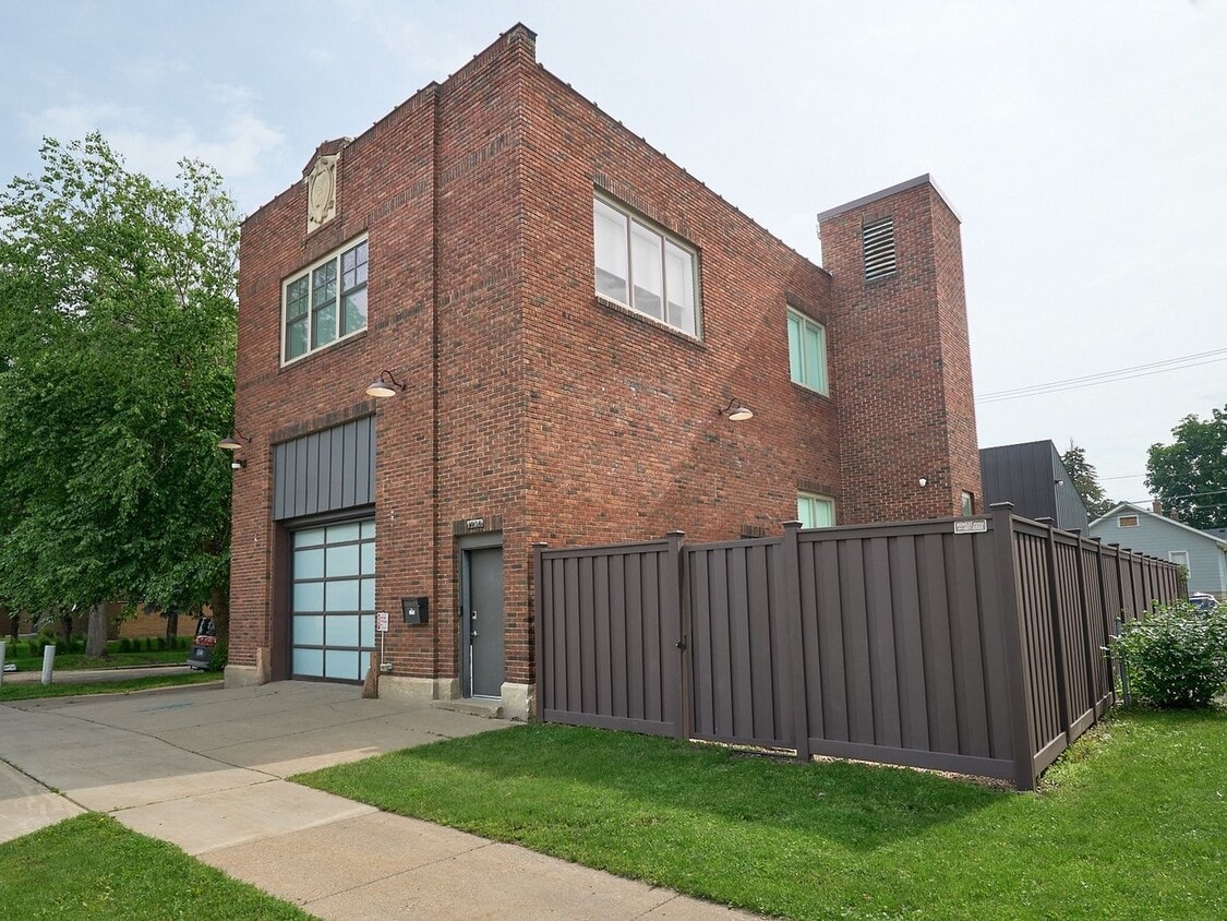 Primary Photo - Unique and Upscale 4 Bedroom Converted Fir...