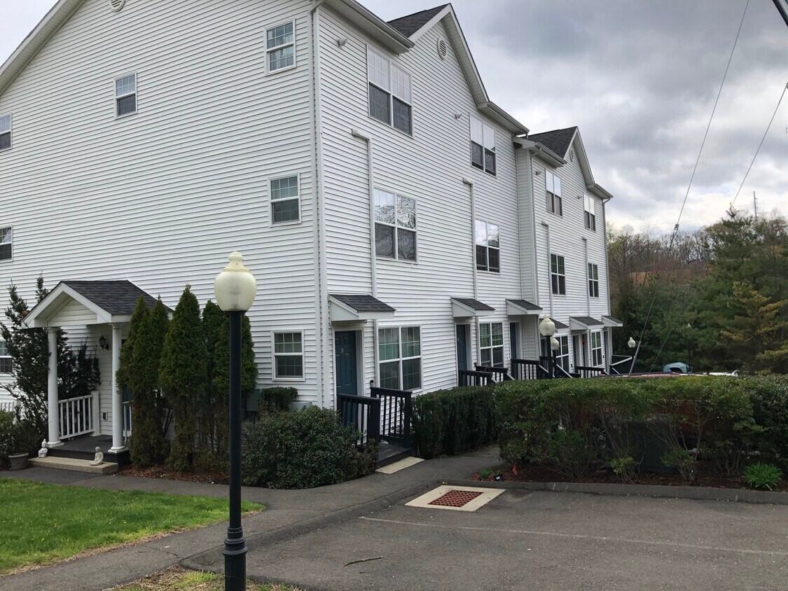 130 Ely Ave Unit G, Norwalk, CT 06854 Condo for Rent in Norwalk, CT