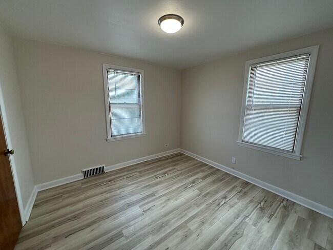 Foto del edificio - 3138 S Clement Ave