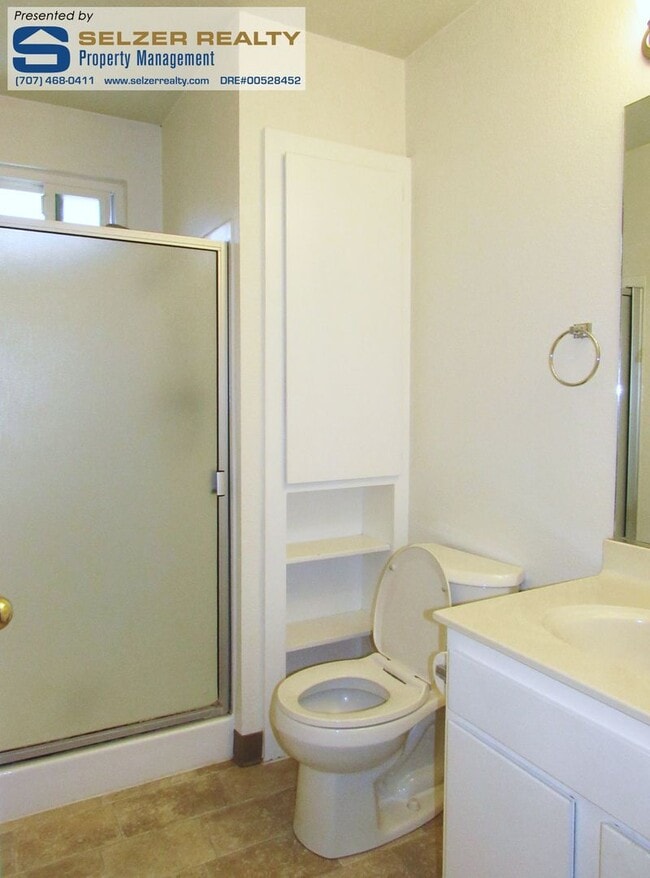 Building Photo - Fully equipped 2 bd. condo in a super conv...