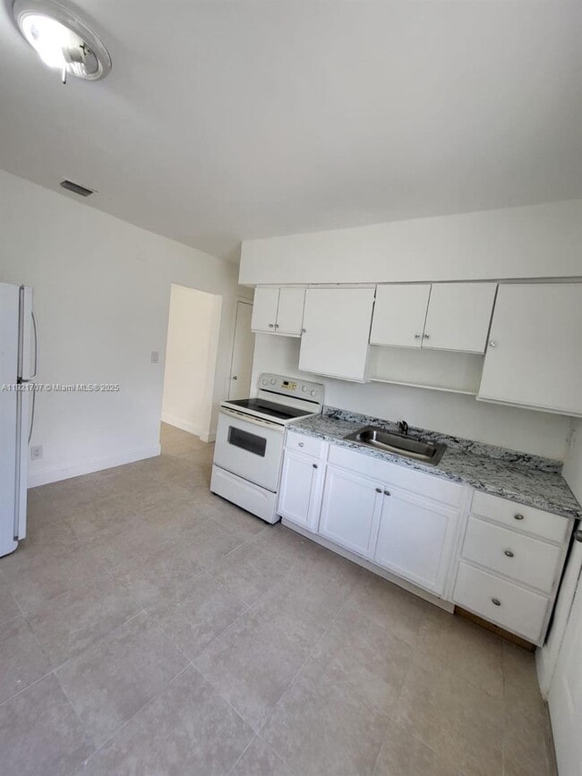 Foto del edificio - 640 NW 77th St