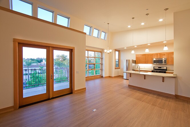 Foto principal - 215 N Pomona Ave