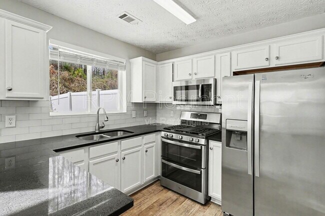 Foto del edificio - 126 Oconee Pass