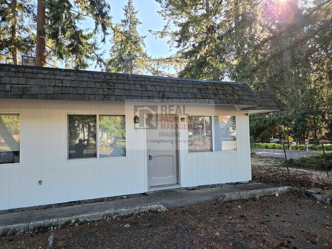 Foto del edificio - Charming 1 Bedroom In Quiet Neighborhood!