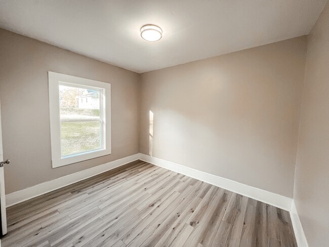 Building Photo - 302 New St