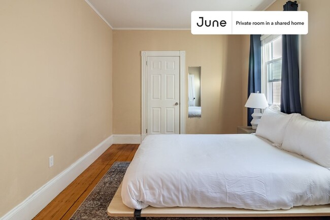 Building Photo - Private bedroom in 4 bed/1 bath Home
