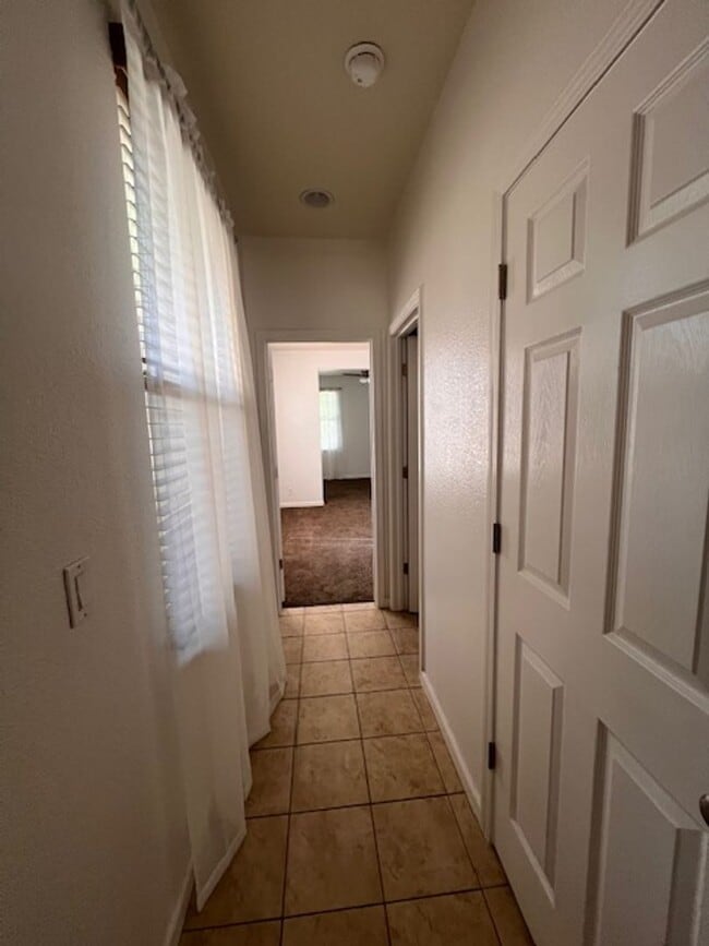 Building Photo - Available now! 5 Bedrooms and 4 full Bathr...
