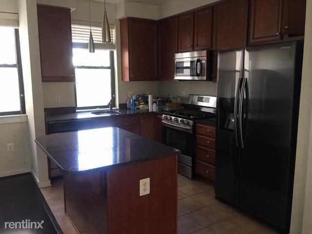 Building Photo - 4 br, 2.5 bath Townhome - 1702 N Calvert St