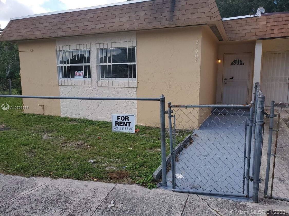 Primary Photo - 21002 NW 39th Ave