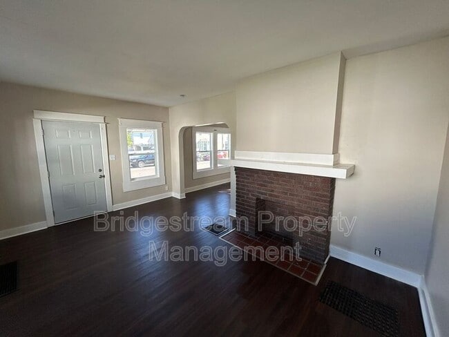 Building Photo - 2213 Ravenwood Ave