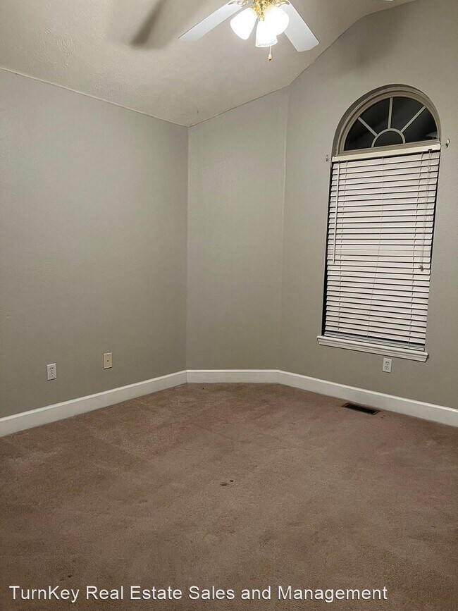 Foto del edificio - 4 br, 3 bath House - 4451 W University