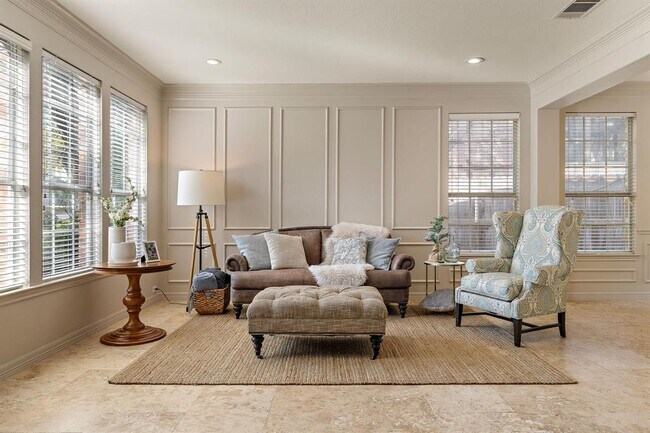Building Photo - 2114 Hilton Head Dr