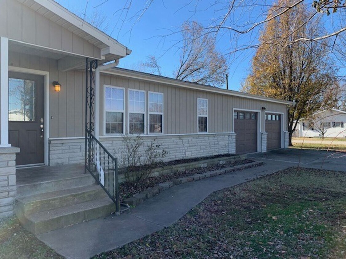 Foto principal - WILLARD 3 Bedroom 2 Bath + Bonus Room