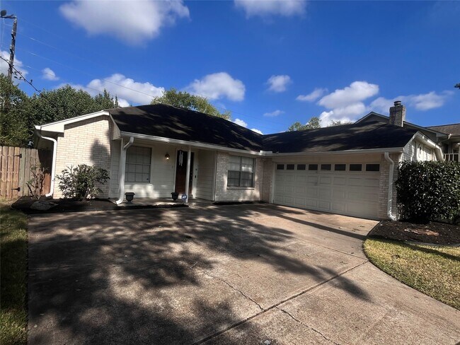 Foto del edificio - 15658 Pebble Lake Dr