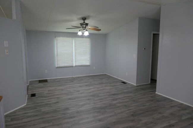 Building Photo - Updated 3/2 Double Mobile Home in Crawford...