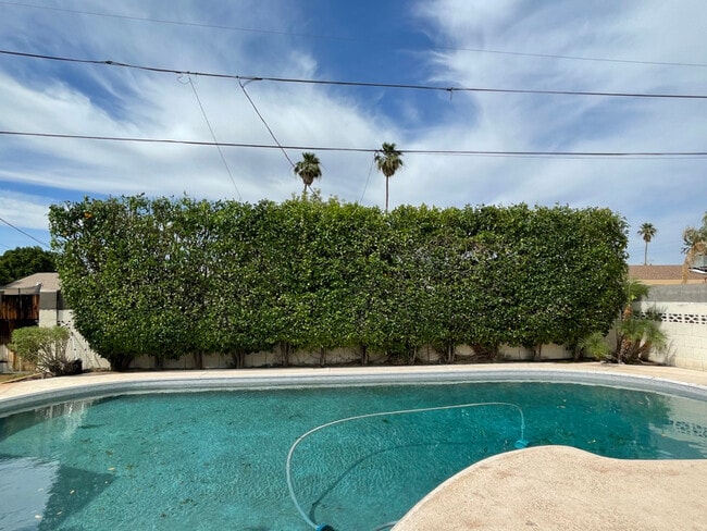 Photo - 1054 E Fairmont Dr House