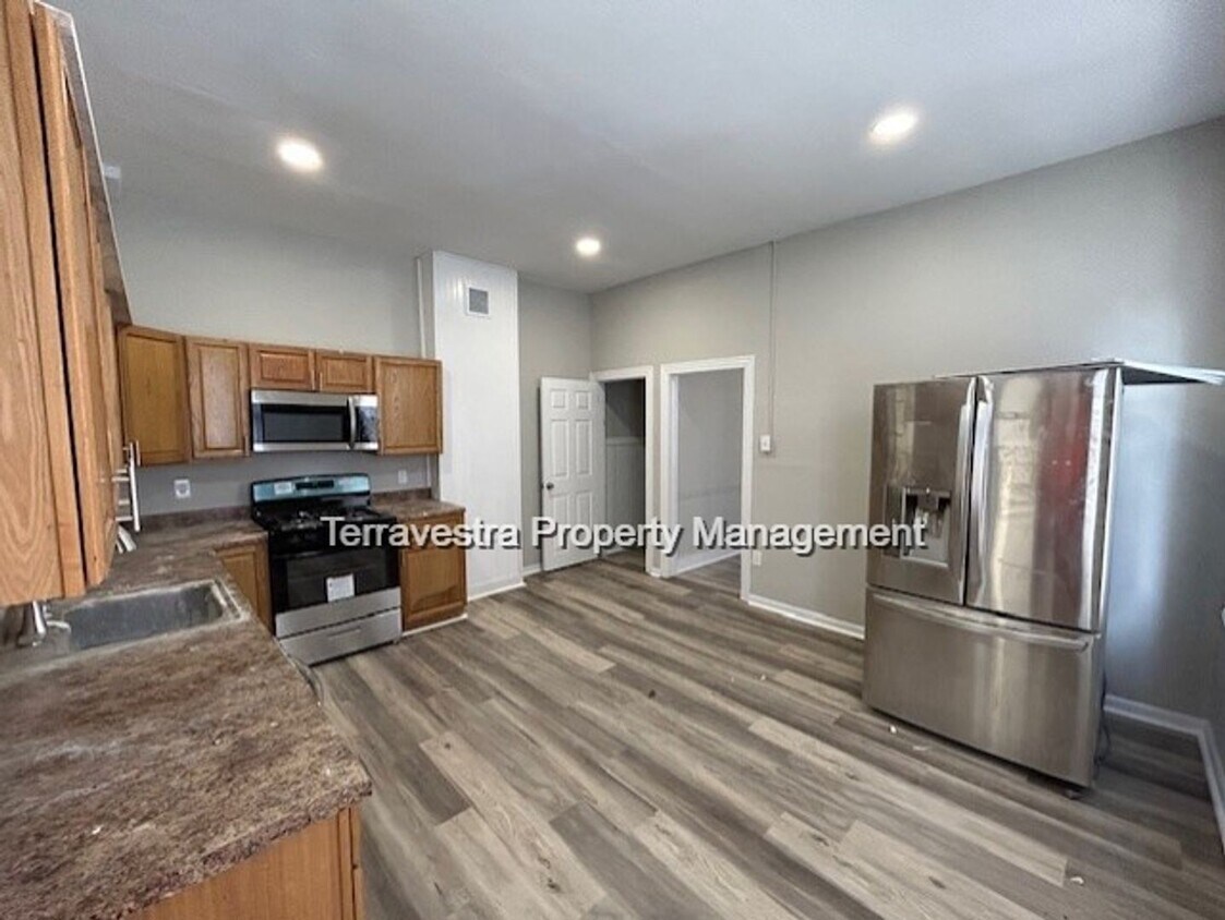 Foto principal - Completely Renovated 3 bed 1.5 bath