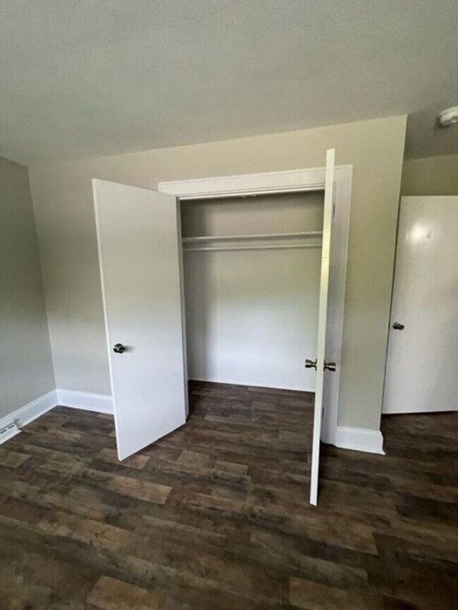 Foto del edificio - Spacious Corner-Lot Home Near Hwy 127 & Downtown Hickory