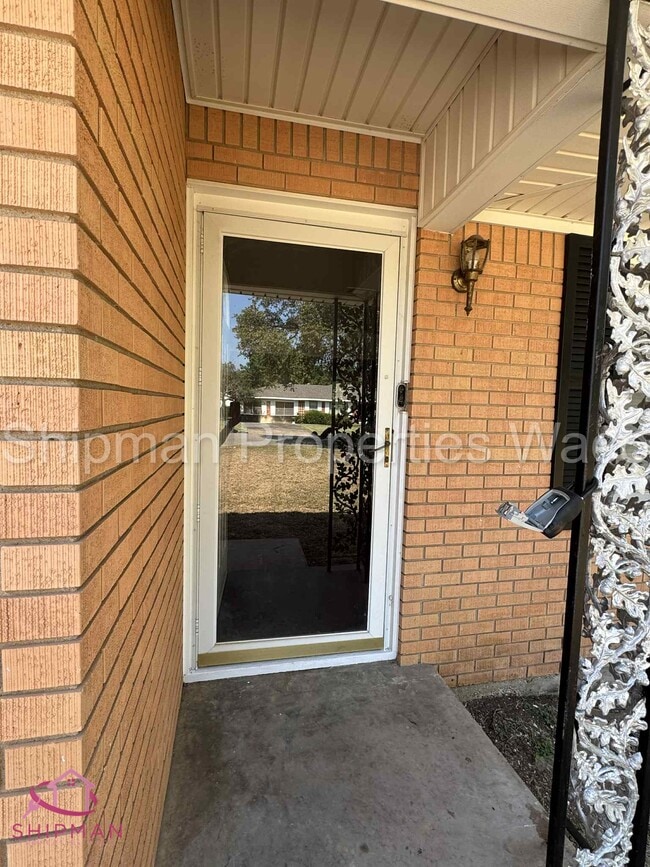 Foto del edificio - 9108 Red Oak Dr