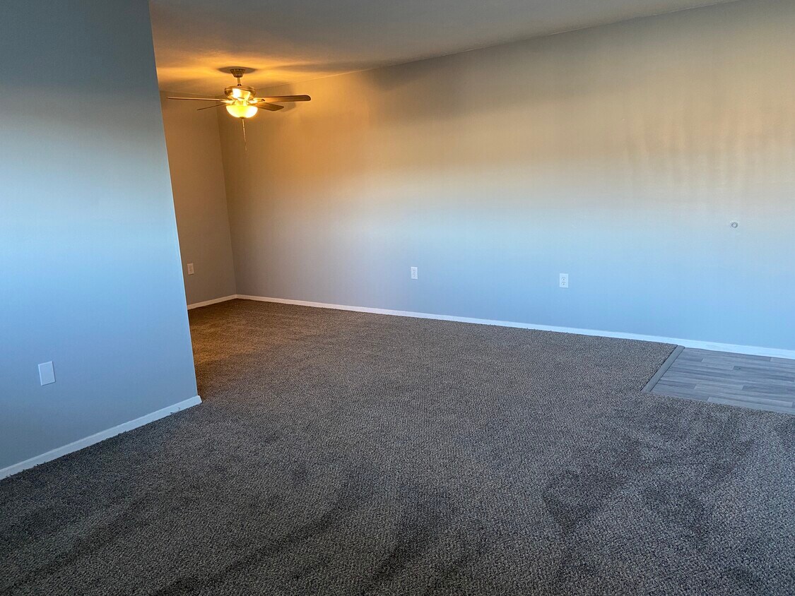 Primary Photo - 1145 Carriage Cir