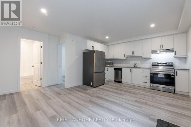 Photo du bâtiment - 1738 Wilson Ave