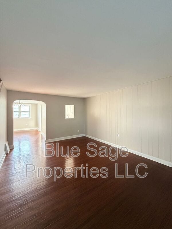 Building Photo - 902 Maple Ave
