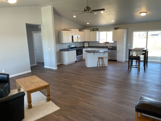 Building Photo - 532 Scenic Loop