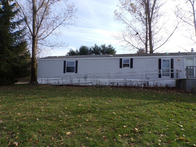 Building Photo - 2045 S Hillsdale Rd