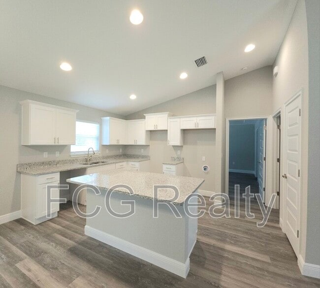 Building Photo - 5 Locust Run Radl