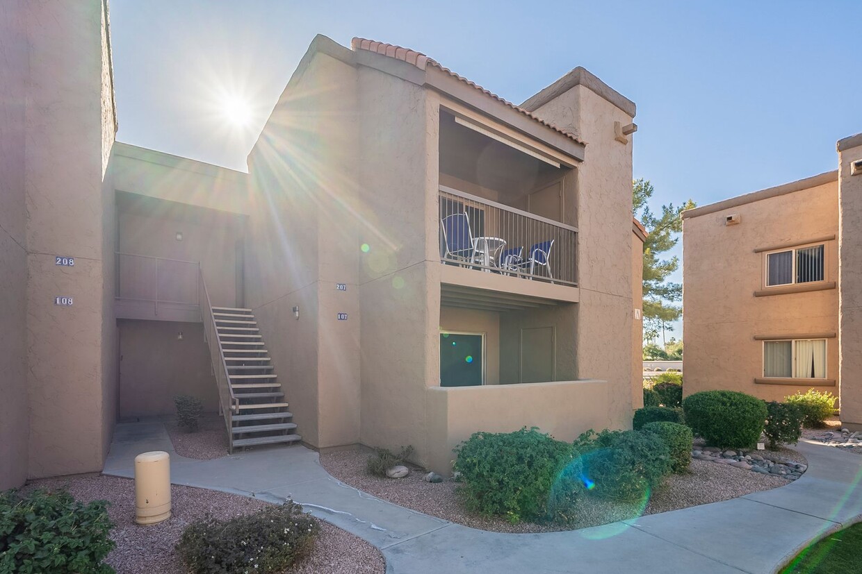 Foto principal - FURNISHED! 2 Bed/2 Bath in Scottsdale