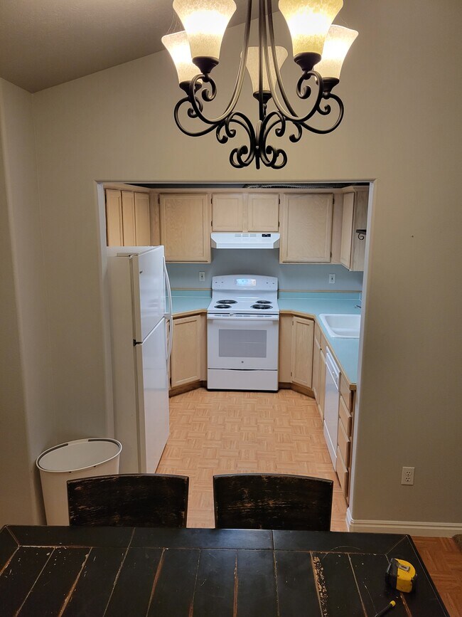 Kitchen - 1059 S 250 W